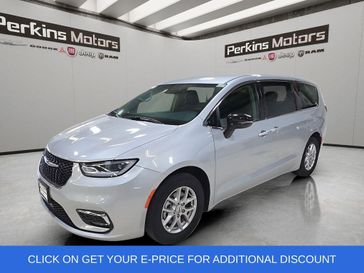 Used 2024 Chrysler Pacifica Touring L