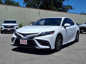 Used 2022 Toyota Camry Hybrid SE