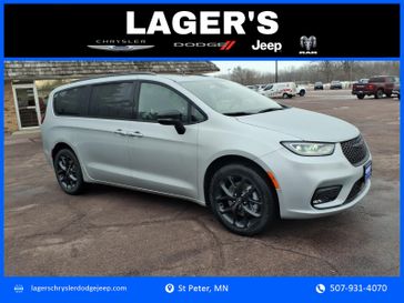 New 2026 Chrysler Pacifica Limited Awd