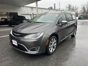 Used 2017 Chrysler Pacifica Limited