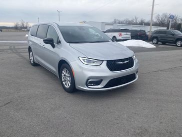 New 2026 Chrysler Pacifica Select