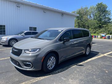New 2025 Chrysler Pacifica Select