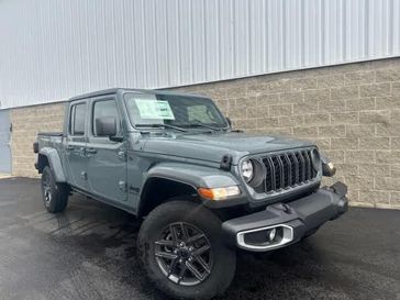 2024 Jeep Gladiator Sport S 4x4 in a Anvil Clear Coat exterior color and Blackinterior. Wilmington Auto Center Chrysler Dodge Jeep Ram (937) 556-6430 wilmingtonautocentercdjr.com 