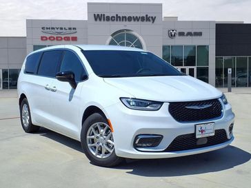 New 2026 Chrysler Pacifica Select
