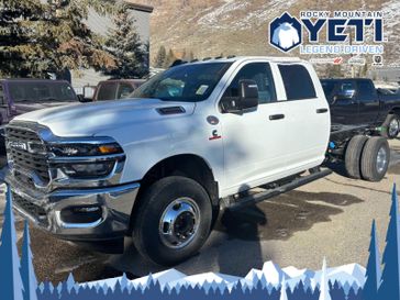 New 2026 RAM 3500 Tradesman Crew Cab Chassis 4x4 60' Ca