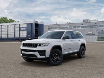 New 2026 Jeep Grand Cherokee Laredo Altitude 4x2