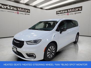 Used 2024 Chrysler Pacifica Hybrid Select