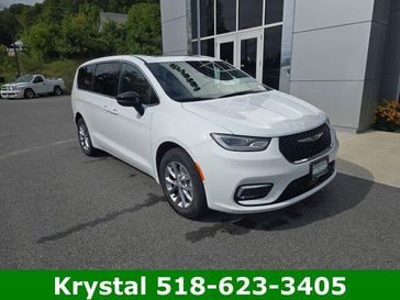 New 2026 Chrysler Pacifica Select Awd