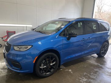 New 2026 Chrysler Pacifica Select Awd