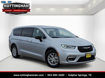 New 2026 Chrysler Pacifica Select