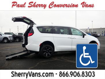 Used 2024 Chrysler Pacifica Touring