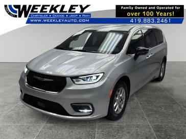 Used 2026 Chrysler Pacifica Select