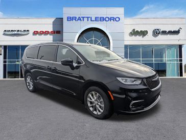 New 2026 Chrysler Pacifica Select Awd