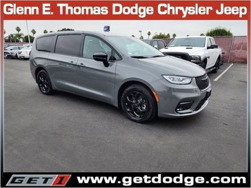 2023 Chrysler Pacifica Plug-in Hybrid Limited in a Ceramic Gray Clear Coat exterior color and Blackinterior. Glenn E Thomas 100 Years Of Excellence (866) 340-5075 getdodge.com 
