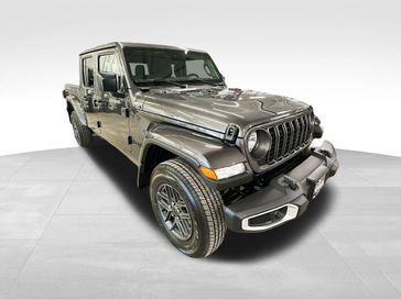 2024 Jeep Gladiator Sport S 4x4 in a Granite Crystal Metallic Clear Coat exterior color and Blackinterior. Sheridan Motors Auto (307) 218-2217 sheridanmotors.com 