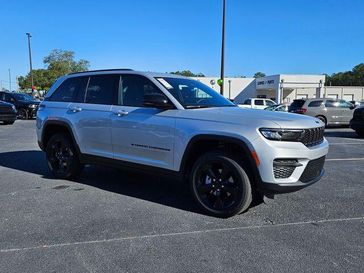 New 2025 Jeep Grand Cherokee Altitude X 4x2