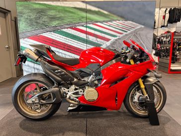 2025 Ducati Panigale V4S Carbon & Race Package 