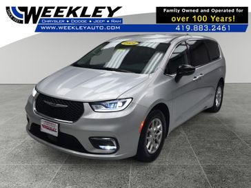 Used 2024 Chrysler Pacifica Touring L