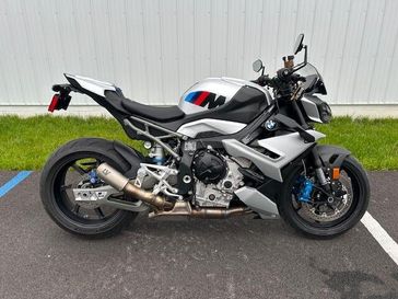 2025 BMW M 1000 R 