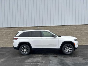 2025 Jeep Grand Cherokee Limited 4x4 in a Bright White Clear Coat exterior color and Wicker Beige/Blackinterior. Wilmington Auto Center Chrysler Dodge Jeep Ram (937) 556-6430 wilmingtonautocentercdjr.com 