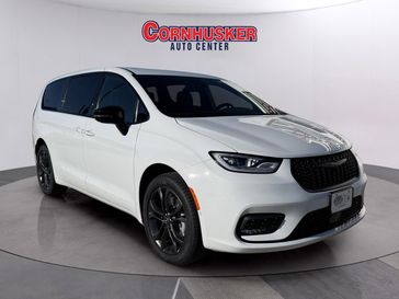 New 2026 Chrysler Pacifica Select