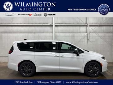 New 2026 Chrysler Pacifica Select