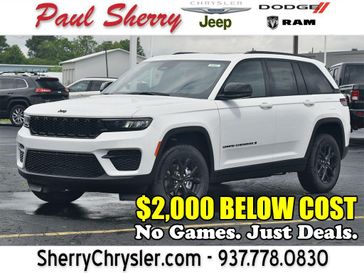 New 2025 Jeep Grand Cherokee Altitude X 4x4 Bright White Clear Coat