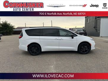 2024 Chrysler Pacifica Touring L Awd