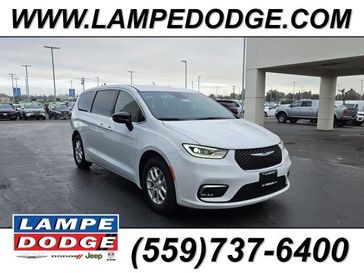 New 2026 Chrysler Pacifica Select