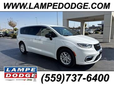 New 2026 Chrysler Pacifica Select