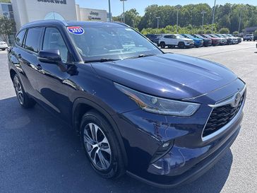 Used 2021 Toyota Highlander XLE FWD