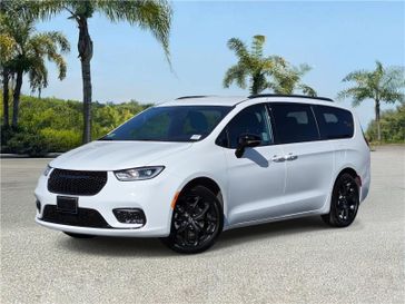 New 2026 Chrysler Pacifica Select in a Bright White Clear Coat exterior color and Blackinterior. Southbay Chrysler Jeep Dodge Ram (424) 404-5521 pixelmotiondemo.com 