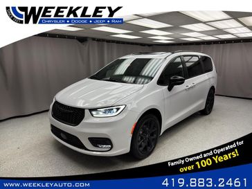 New 2026 Chrysler Pacifica Limited Awd