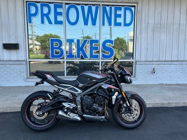 2022 Triumph STREET TRIPLE R LOW in a GRAY exterior color. Cross Country Powersports 732-491-2900 crosscountrypowersports.com 
