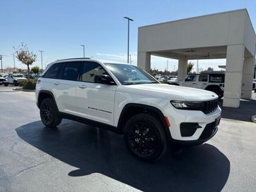 New 2025 Jeep Grand Cherokee Altitude 4x4