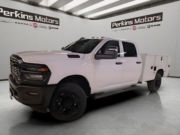 New 2026 RAM 2500 Tradesman Crew Cab 4x4 8' Box