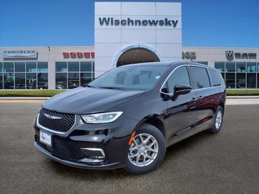 New 2026 Chrysler Pacifica Select