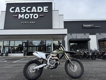 2026 Triumph TF250E - JET BLACK - PURE WHITE 