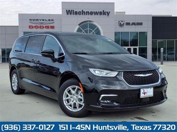 New 2025 Chrysler Pacifica Select