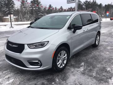 New 2026 Chrysler Pacifica Select Awd