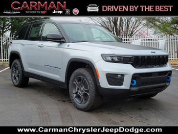 2024 Jeep Grand Cherokee Carb State Edition 4xe in a Silver Zynith exterior color and Global Black - E6X7interior. Carman Chrysler Jeep Dodge Ram 302-317-2378 carmanchryslerjeepdodge.com 