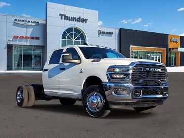 New 2026 RAM 3500 Tradesman Crew Cab Chassis 4x4 60' Ca