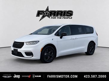 Used 2024 Chrysler Pacifica Hybrid S Appearance Pkg