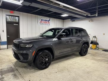 Used 2024 Jeep Grand Cherokee Altitude 4x4