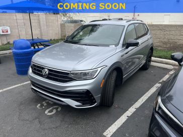 2023 Volkswagen Tiguan SE R-Line Black