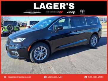 New 2026 Chrysler Pacifica Select Awd