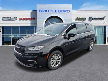 New 2026 Chrysler Pacifica Select Awd