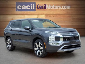 Used 2025 Mitsubishi Outlander SE