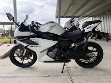 2025 CFMOTO 300SS 