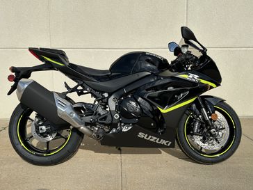 2023 Suzuki GSXR 1000 in a Black/Yellow exterior color. Cross Country Powersports 732-491-2900 crosscountrypowersports.com 